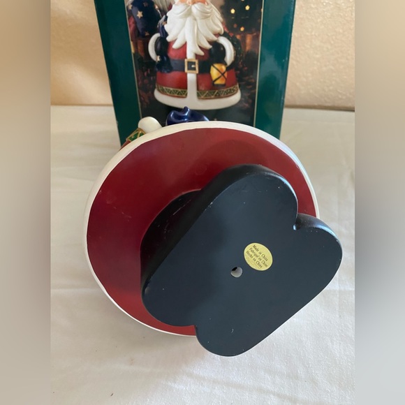 DECORATIVE SANTA FIGURINE, Holding A Toy Sack And A Lantern - Picture 6 of 8